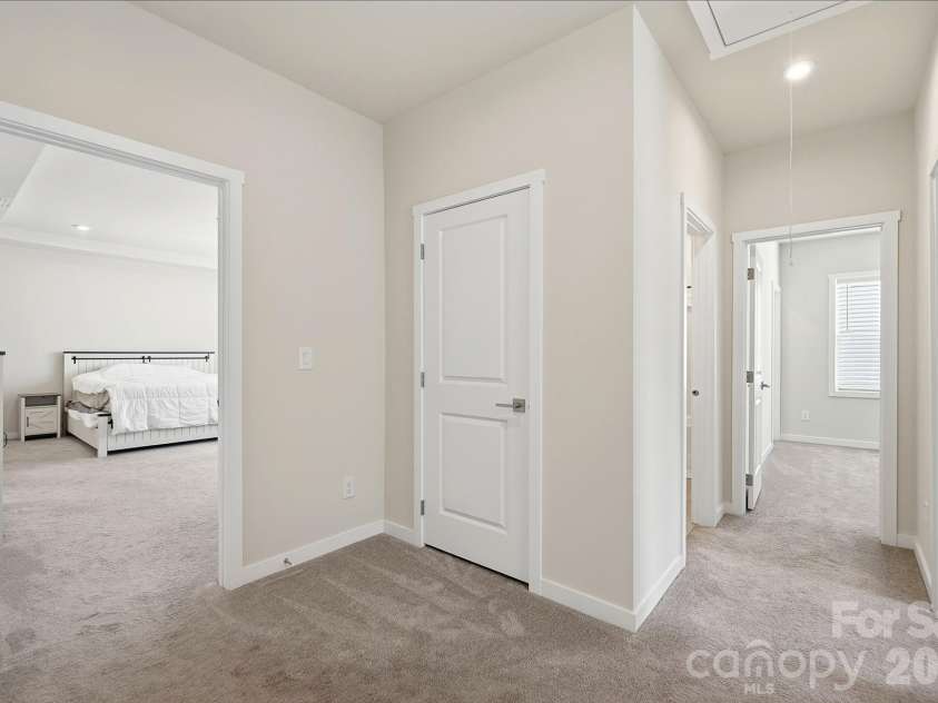5132 Glenwalk Drive, Charlotte, NC 28269.  MLS# CAR4397479, YatesRealty ID 36191. 
