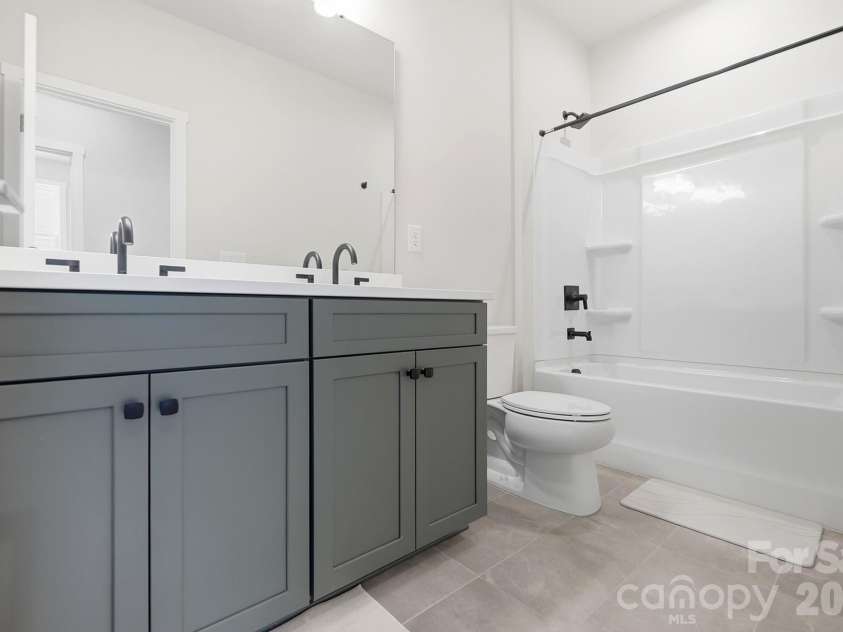 5132 Glenwalk Drive, Charlotte, NC 28269.  MLS# CAR4397479, YatesRealty ID 36191. 