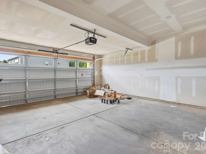 5132 Glenwalk Drive, Charlotte, NC 28269.  MLS# CAR4397479, YatesRealty ID 36191. 