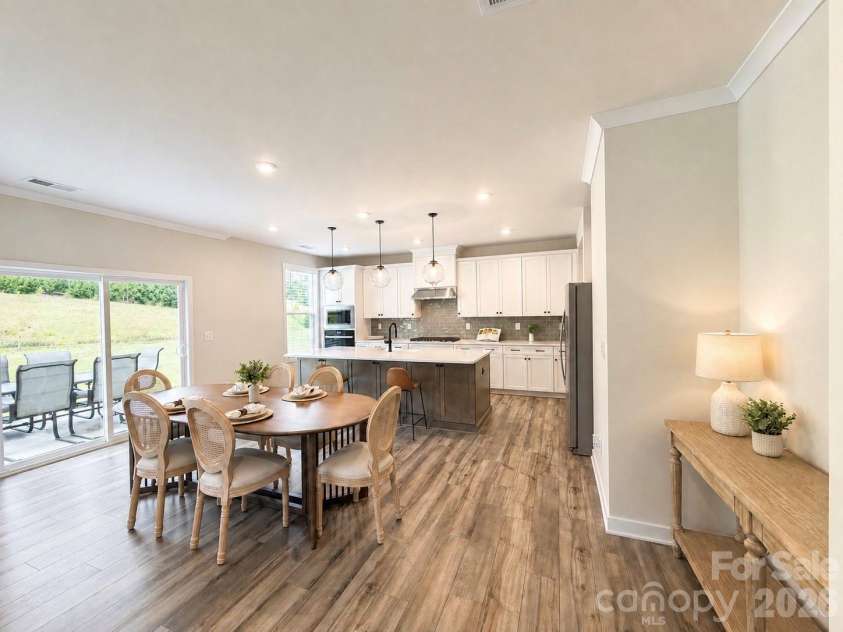 5132 Glenwalk Drive, Charlotte, NC 28269.  MLS# CAR4418710, YatesRealty ID 36191. 