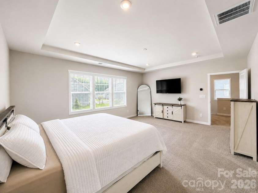 5132 Glenwalk Drive, Charlotte, NC 28269.  MLS# CAR4418710, YatesRealty ID 36191. 