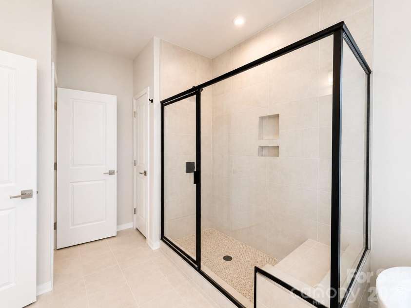 5132 Glenwalk Drive, Charlotte, NC 28269.  MLS# CAR4418710, YatesRealty ID 36191. 