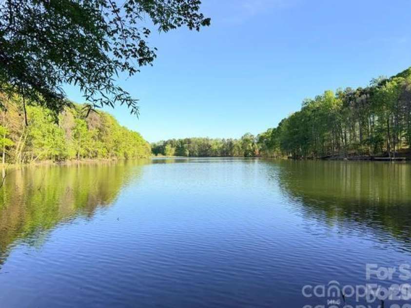 5132 Glenwalk Drive, Charlotte, NC 28269.  MLS# CAR4418710, YatesRealty ID 36191. 