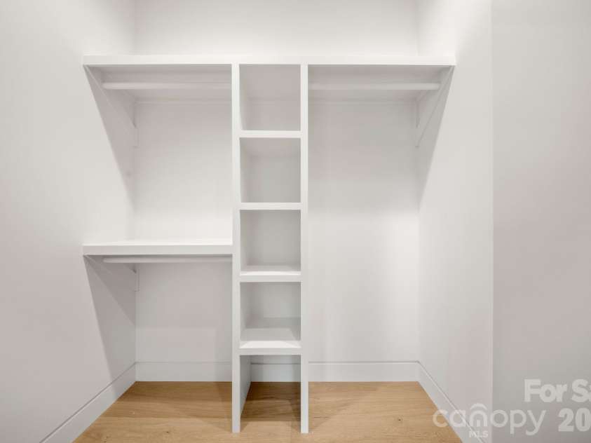 41 Johnson Drive, Asheville, NC 28804.  MLS# CAR4388362, YatesRealty ID 36192. Closet
