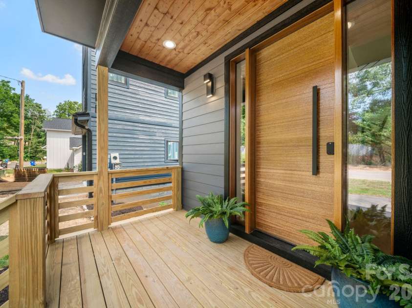 41 Johnson Drive, Asheville, NC 28804.  MLS# CAR4388362, YatesRealty ID 36192. Front porch