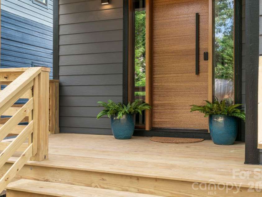 41 Johnson Drive, Asheville, NC 28804.  MLS# CAR4388362, YatesRealty ID 36192. Front porch