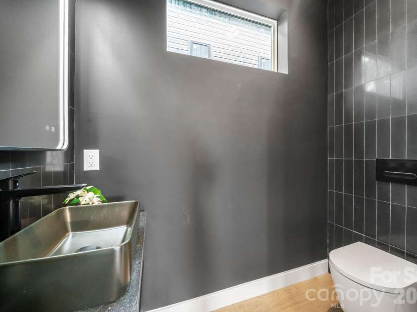 41 Johnson Drive, Asheville, NC 28804.  MLS# CAR4388362, YatesRealty ID 36192. Half bath