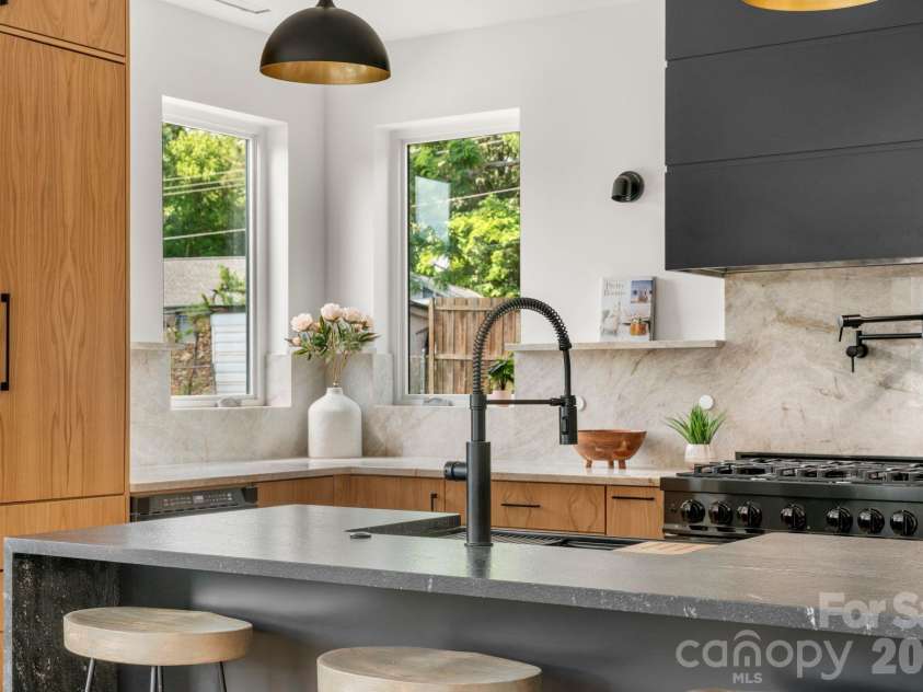 41 Johnson Drive, Asheville, NC 28804.  MLS# CAR4388362, YatesRealty ID 36192. Kitchen