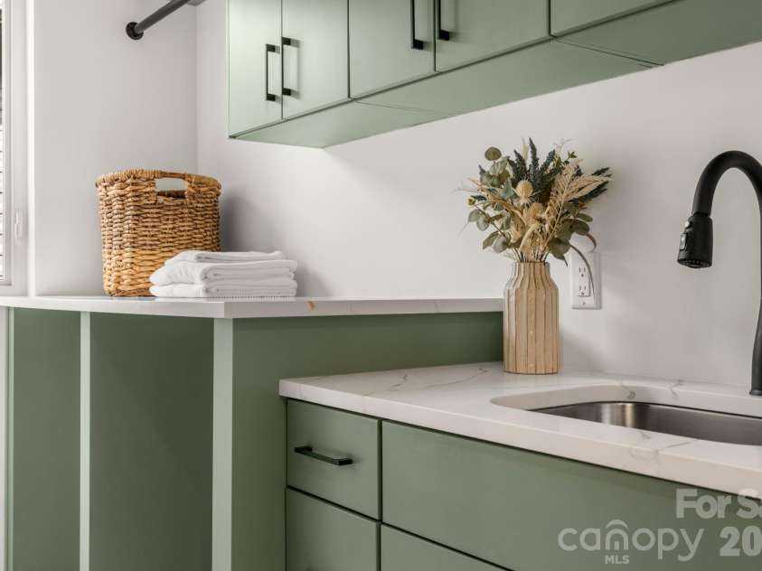 41 Johnson Drive, Asheville, NC 28804.  MLS# CAR4388362, YatesRealty ID 36192. Laundry room