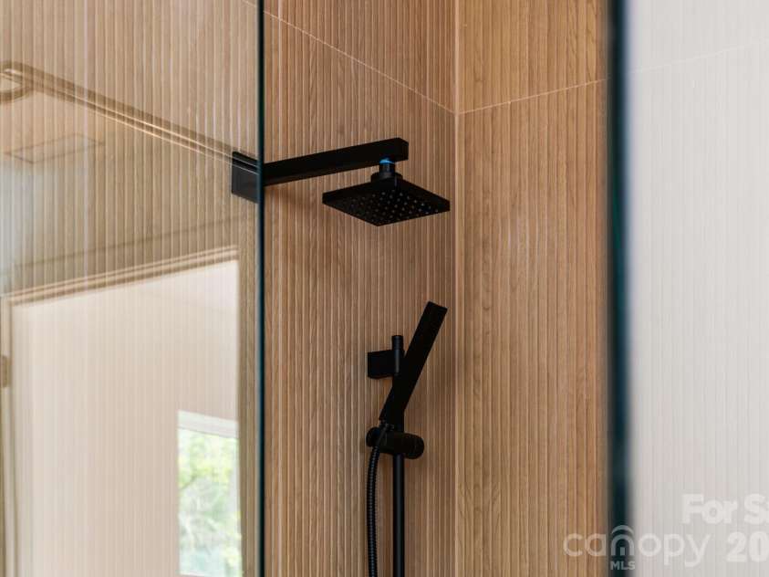 41 Johnson Drive, Asheville, NC 28804.  MLS# CAR4388362, YatesRealty ID 36192. Primary bathroom