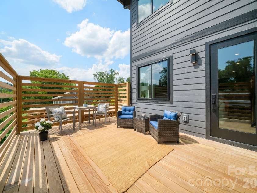 41 Johnson Drive, Asheville, NC 28804.  MLS# CAR4388362, YatesRealty ID 36192. Upper back deck