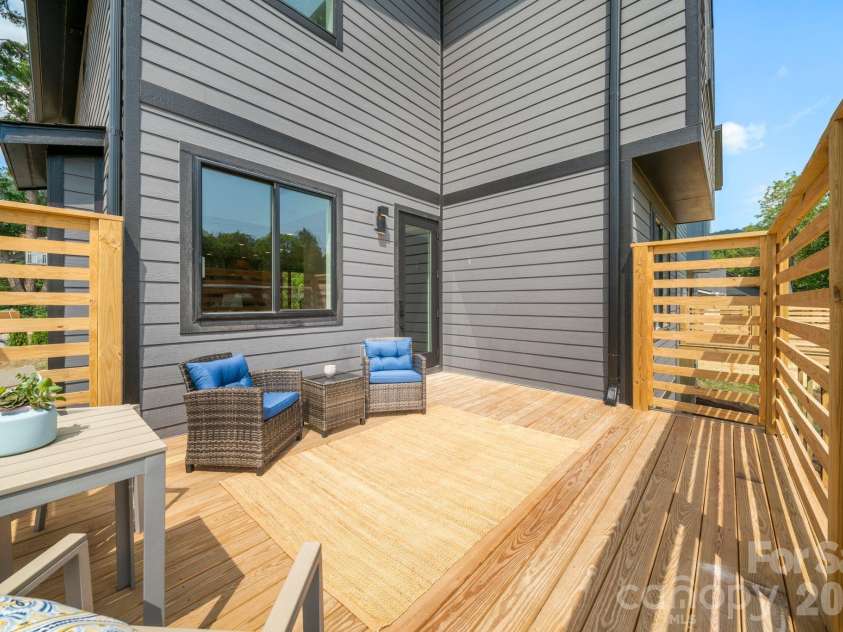 41 Johnson Drive, Asheville, NC 28804.  MLS# CAR4388362, YatesRealty ID 36192. Upper back deck