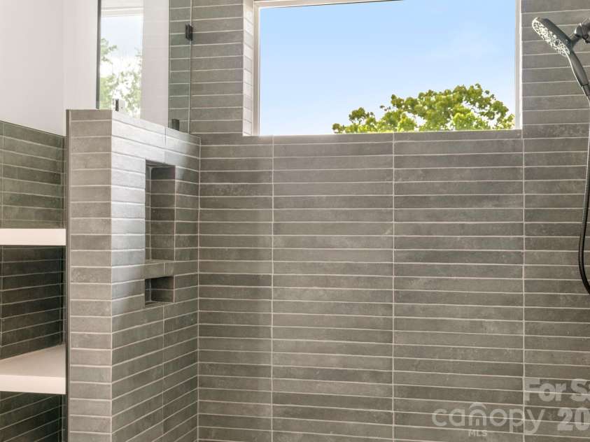 41 Johnson Drive, Asheville, NC 28804.  MLS# CAR4388362, YatesRealty ID 36192. Upstairs full bath