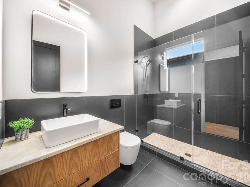 41 Johnson Drive, Asheville, NC 28804.  MLS# CAR4388362, YatesRealty ID 36192. Upstairs primary bathroom