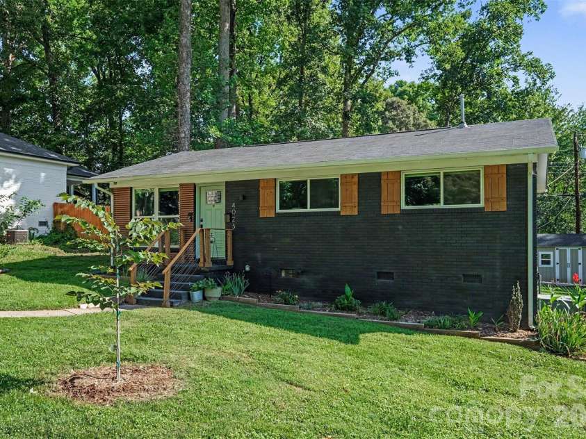 4023 Strangford Avenue, Charlotte, NC 28215.  MLS# CAR4395242, YatesRealty ID 36193. 