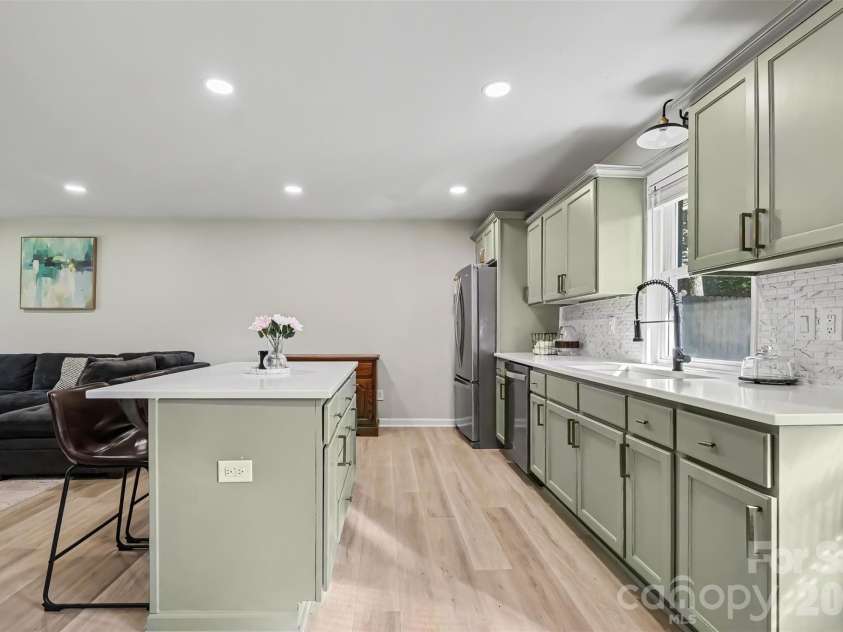 4023 Strangford Avenue, Charlotte, NC 28215.  MLS# CAR4395242, YatesRealty ID 36193. 
