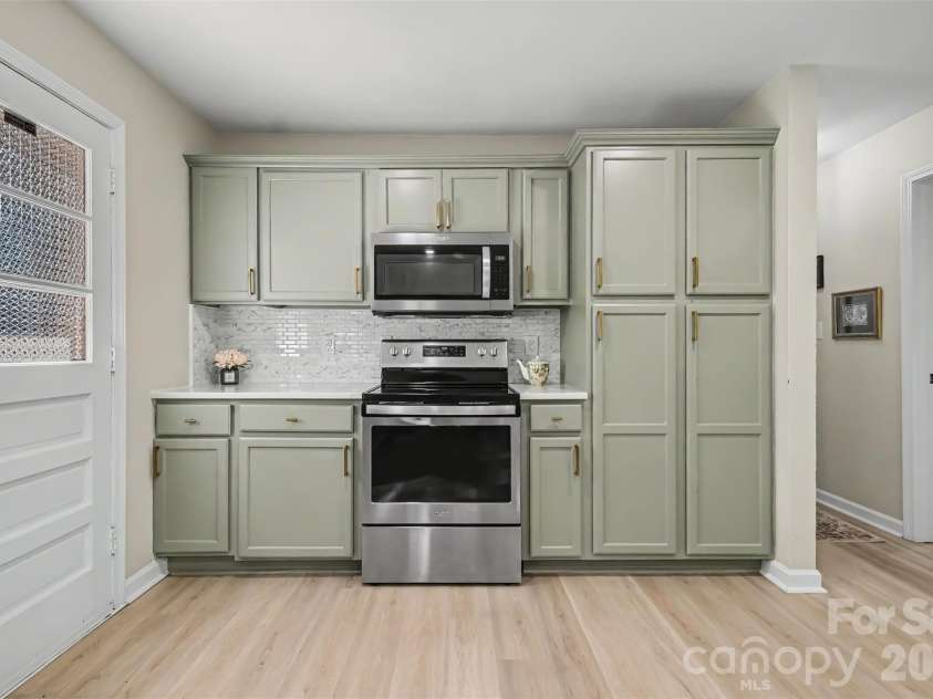 4023 Strangford Avenue, Charlotte, NC 28215.  MLS# CAR4395242, YatesRealty ID 36193. 