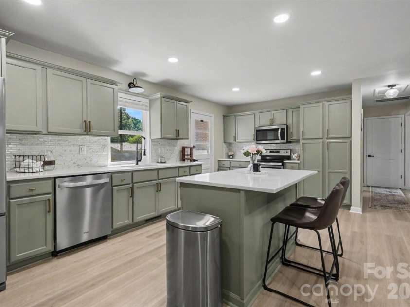 4023 Strangford Avenue, Charlotte, NC 28215.  MLS# CAR4395242, YatesRealty ID 36193. 