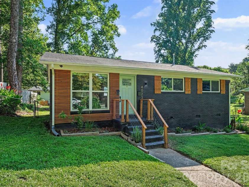 4023 Strangford Avenue, Charlotte, NC 28215.  MLS# CAR4395242, YatesRealty ID 36193. 