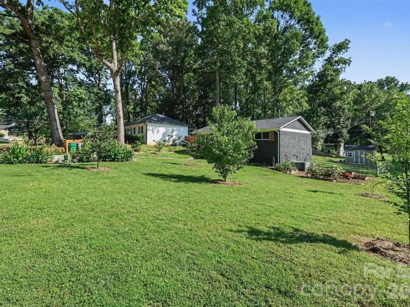4023 Strangford Avenue, Charlotte, NC 28215.  MLS# CAR4395242, YatesRealty ID 36193. 