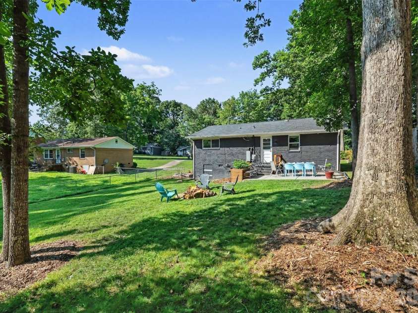 4023 Strangford Avenue, Charlotte, NC 28215.  MLS# CAR4395242, YatesRealty ID 36193. 
