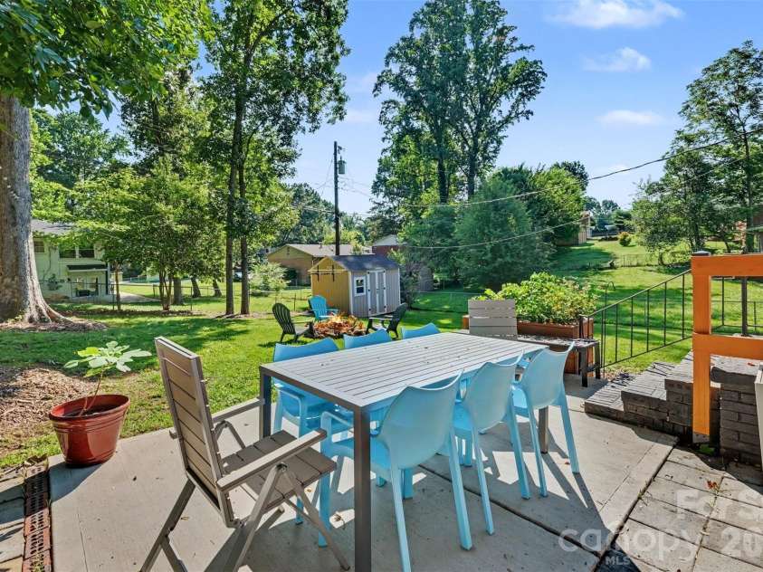 4023 Strangford Avenue, Charlotte, NC 28215.  MLS# CAR4395242, YatesRealty ID 36193. 