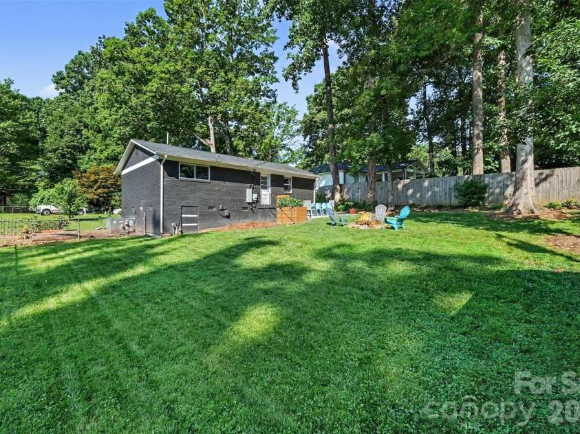 4023 Strangford Avenue, Charlotte, NC 28215.  MLS# CAR4395242, YatesRealty ID 36193. 