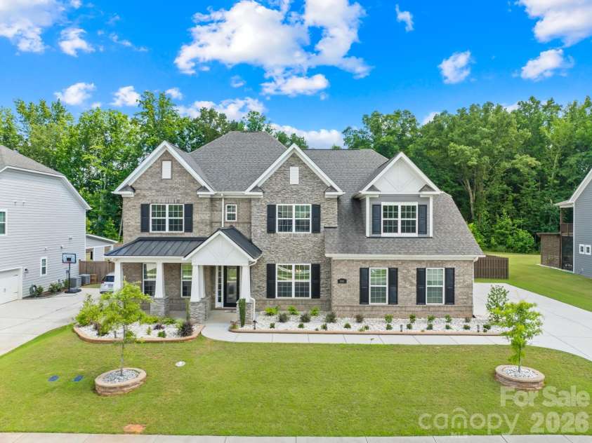 809 Brown Creek Drive, Matthews, NC 28104.  MLS# CAR4399736, YatesRealty ID 36195. 