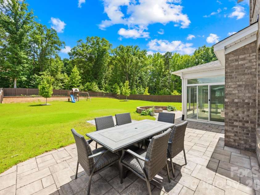 809 Brown Creek Drive, Matthews, NC 28104.  MLS# CAR4399736, YatesRealty ID 36195. Backyard
