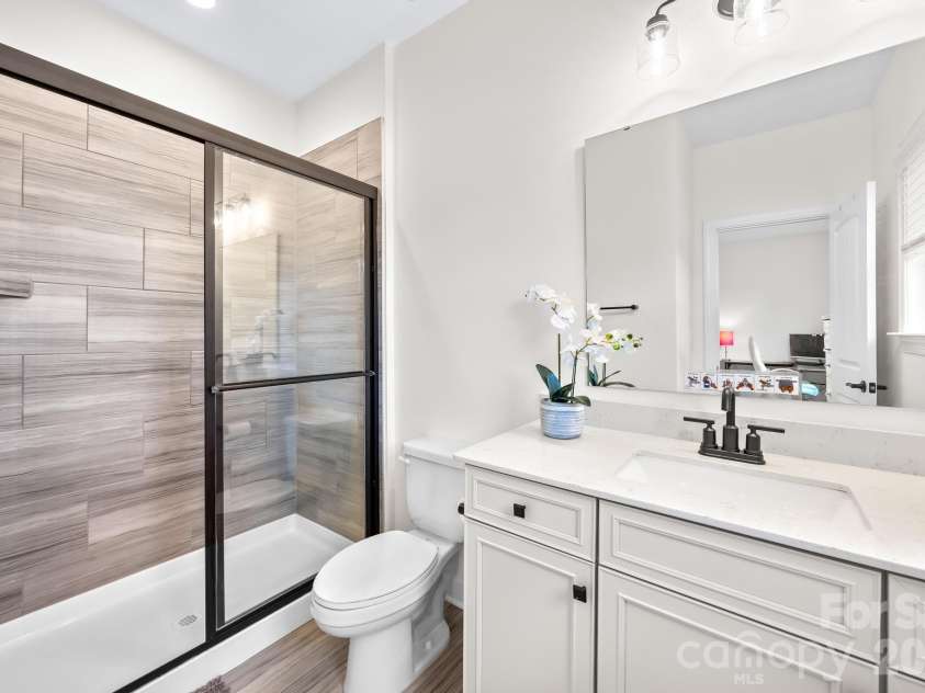 809 Brown Creek Drive, Matthews, NC 28104.  MLS# CAR4399736, YatesRealty ID 36195. Bathroom