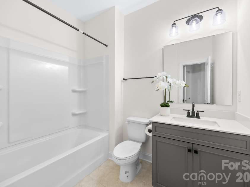 809 Brown Creek Drive, Matthews, NC 28104.  MLS# CAR4399736, YatesRealty ID 36195. Bathroom