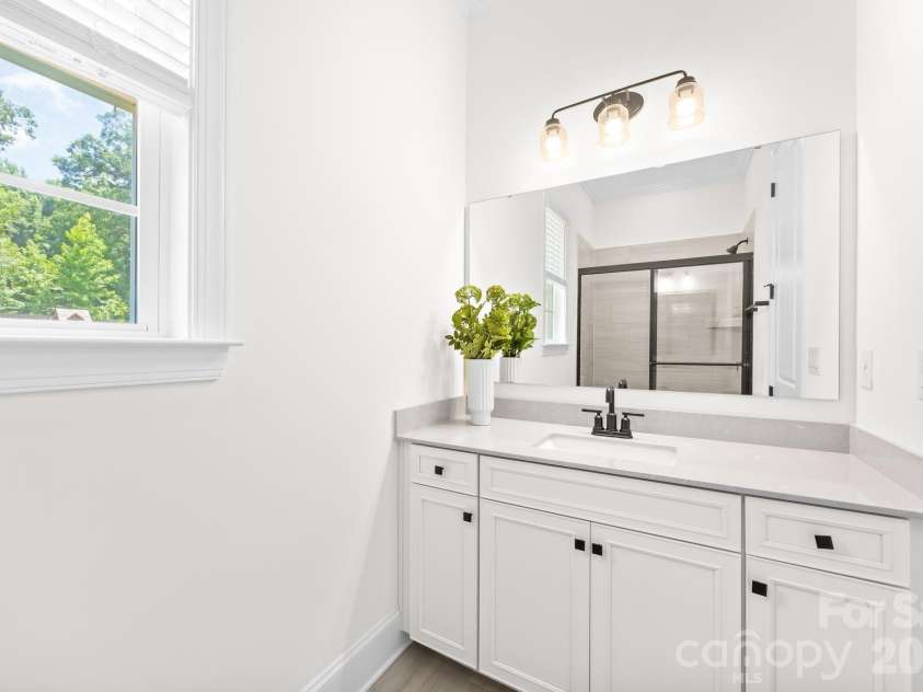 809 Brown Creek Drive, Matthews, NC 28104.  MLS# CAR4399736, YatesRealty ID 36195. Full Bathroom on Main Level