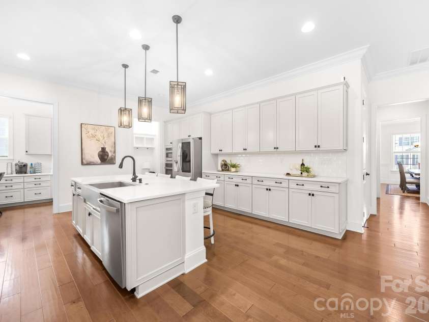809 Brown Creek Drive, Matthews, NC 28104.  MLS# CAR4399736, YatesRealty ID 36195. Kitchen