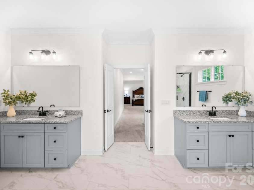 809 Brown Creek Drive, Matthews, NC 28104.  MLS# CAR4399736, YatesRealty ID 36195. Primary Bathroom