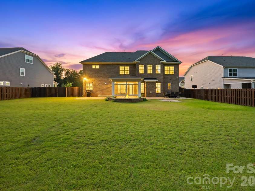 809 Brown Creek Drive, Matthews, NC 28104.  MLS# CAR4399736, YatesRealty ID 36195. Twilight Backyard