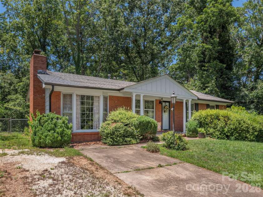 25 Laurel Park Drive, Arden, NC 28704.  MLS# CAR4401066, YatesRealty ID 36196. 