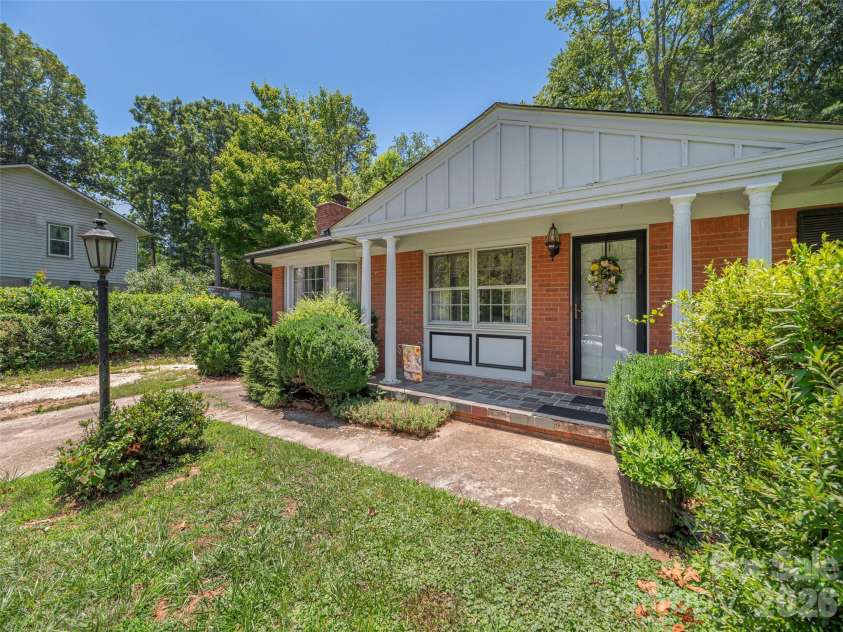 25 Laurel Park Drive, Arden, NC 28704.  MLS# CAR4401066, YatesRealty ID 36196. 