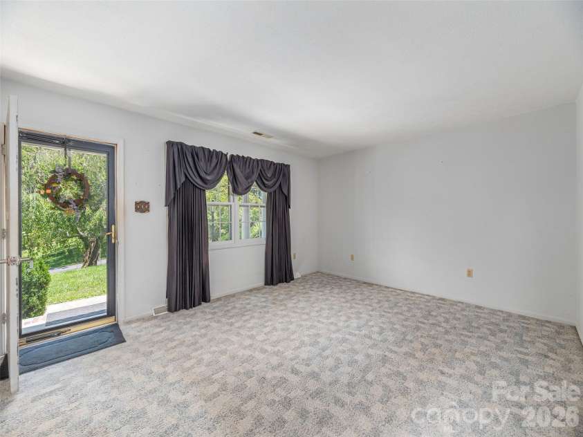 25 Laurel Park Drive, Arden, NC 28704.  MLS# CAR4401066, YatesRealty ID 36196. 