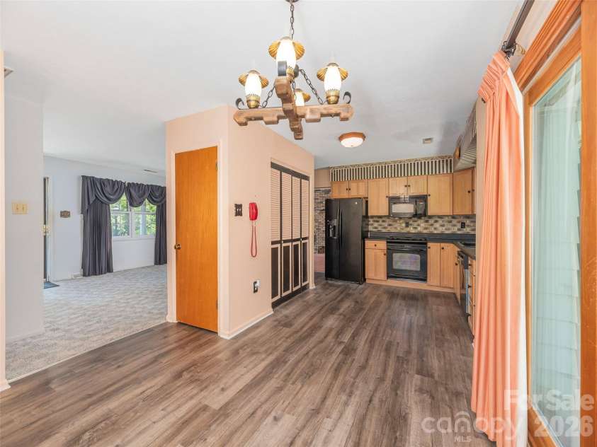25 Laurel Park Drive, Arden, NC 28704.  MLS# CAR4401066, YatesRealty ID 36196. 