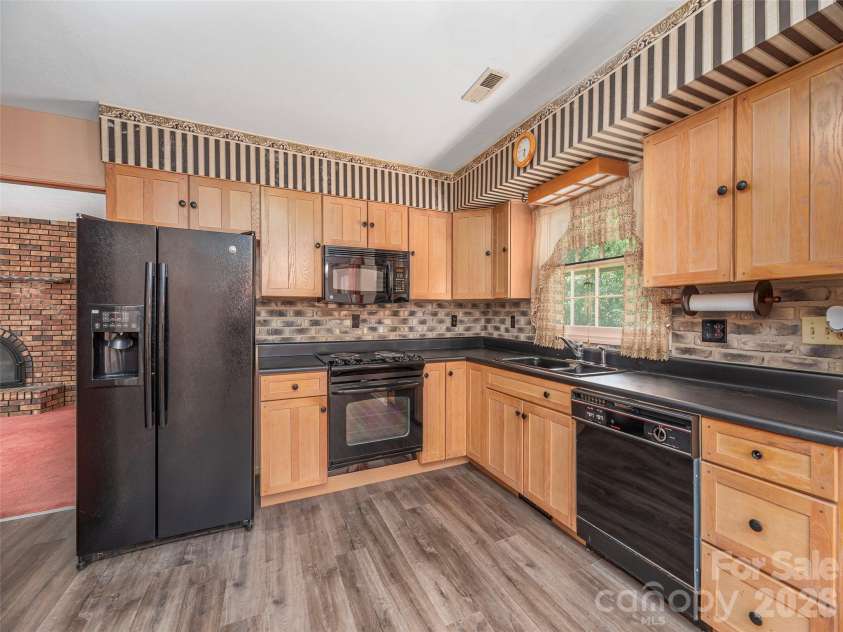 25 Laurel Park Drive, Arden, NC 28704.  MLS# CAR4401066, YatesRealty ID 36196. 