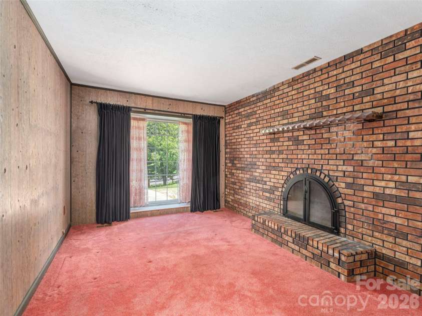 25 Laurel Park Drive, Arden, NC 28704.  MLS# CAR4401066, YatesRealty ID 36196. 