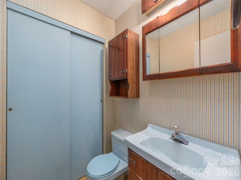 25 Laurel Park Drive, Arden, NC 28704.  MLS# CAR4401066, YatesRealty ID 36196. 