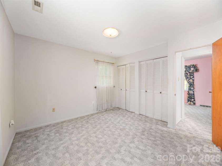 25 Laurel Park Drive, Arden, NC 28704.  MLS# CAR4401066, YatesRealty ID 36196. 