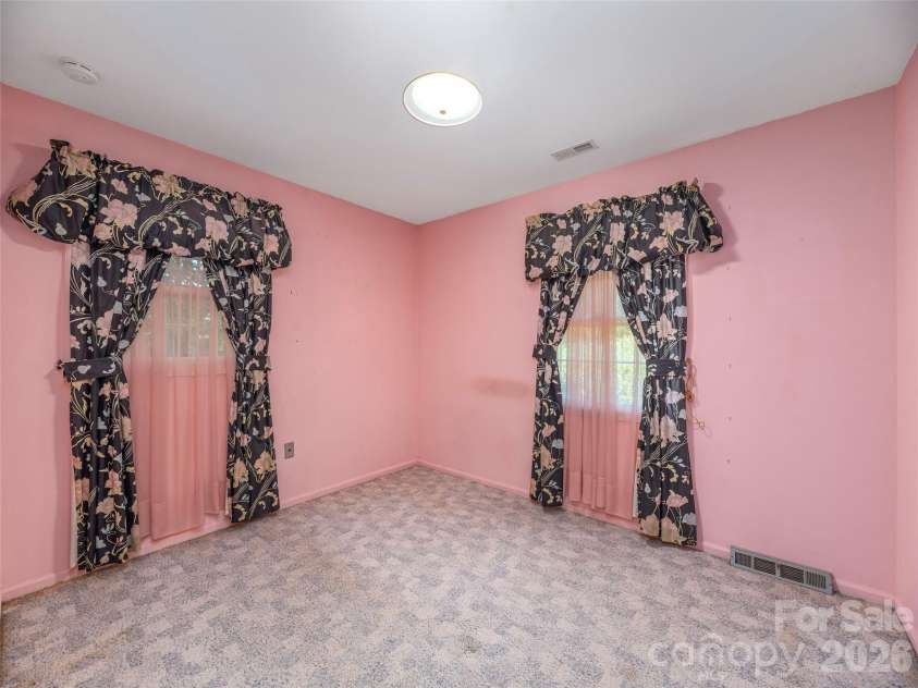 25 Laurel Park Drive, Arden, NC 28704.  MLS# CAR4401066, YatesRealty ID 36196. 