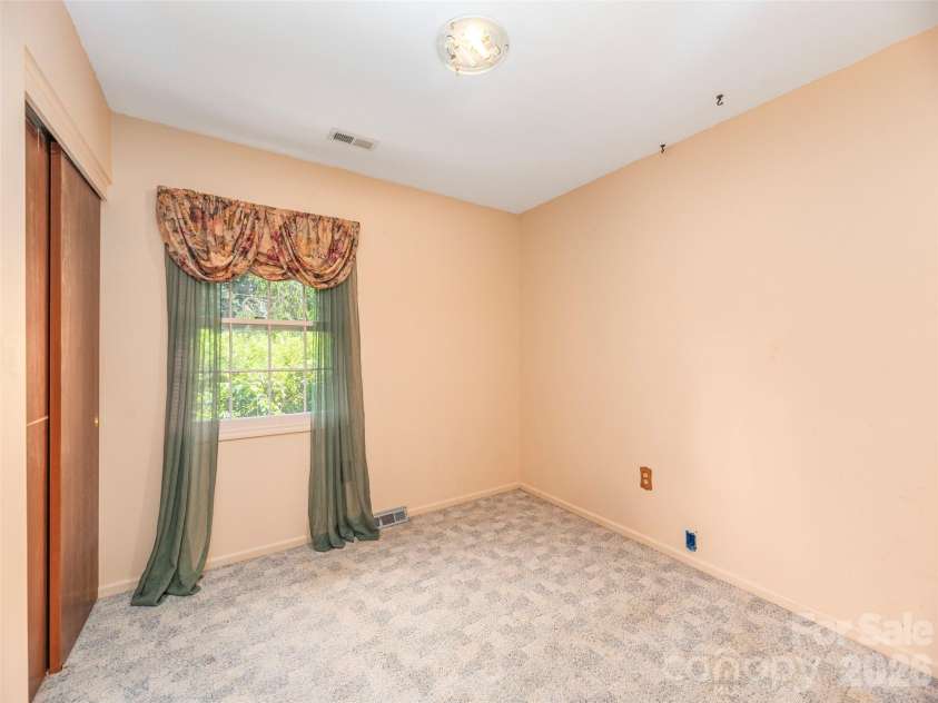 25 Laurel Park Drive, Arden, NC 28704.  MLS# CAR4401066, YatesRealty ID 36196. 