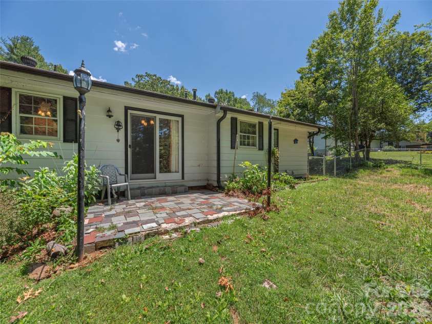 25 Laurel Park Drive, Arden, NC 28704.  MLS# CAR4401066, YatesRealty ID 36196. 