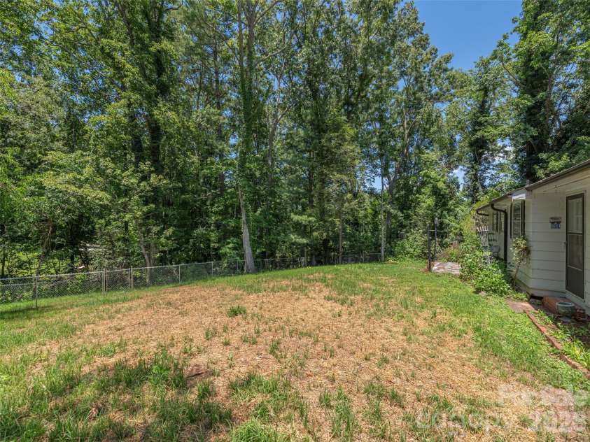 25 Laurel Park Drive, Arden, NC 28704.  MLS# CAR4401066, YatesRealty ID 36196. 