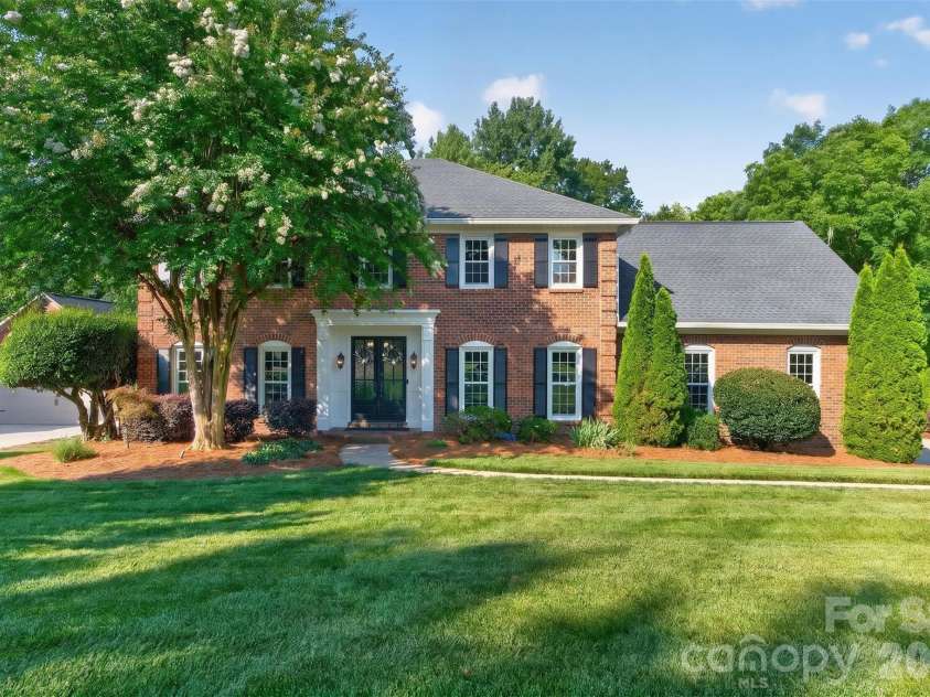 1231 Manicott Drive, Matthews, NC 28105.  MLS# CAR4394782, YatesRealty ID 36197. 