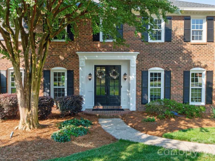 1231 Manicott Drive, Matthews, NC 28105.  MLS# CAR4394782, YatesRealty ID 36197. 