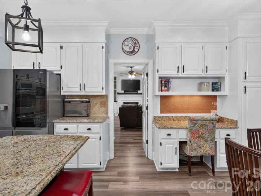 1231 Manicott Drive, Matthews, NC 28105.  MLS# CAR4394782, YatesRealty ID 36197. 